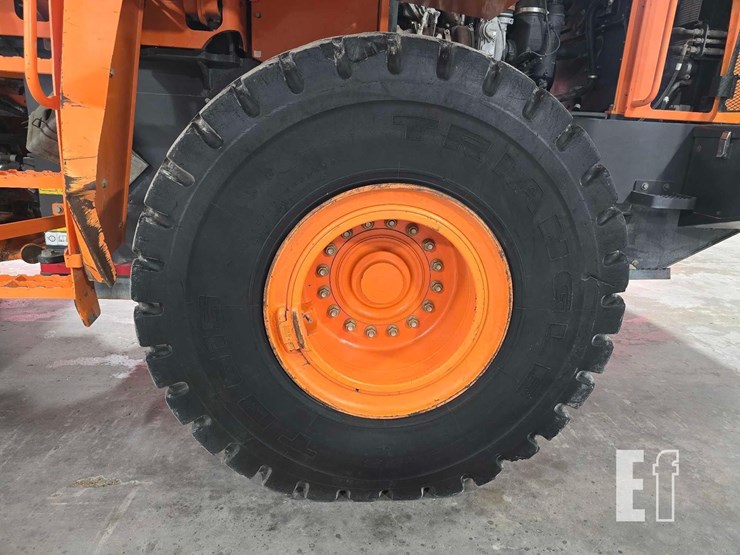 2017-doosan-dl300-5-image-29