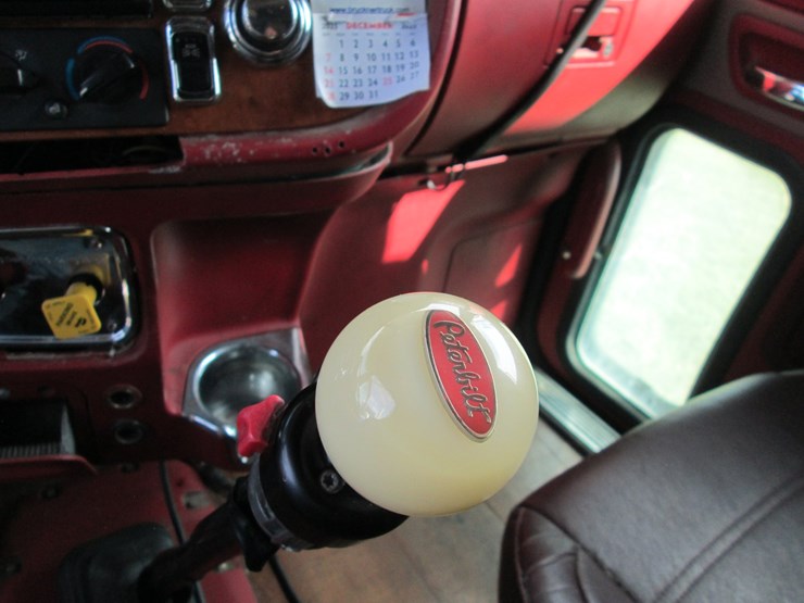 2008-peterbilt-389-image-41