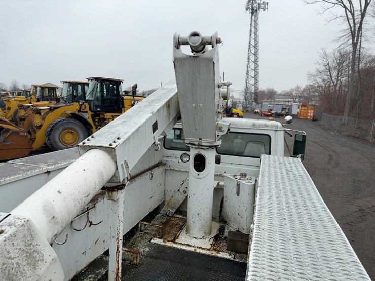 2002-freightliner-fl70-image-25