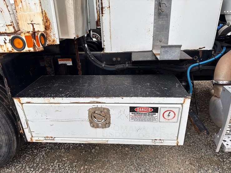 2010-massey-ferguson-8-image-30