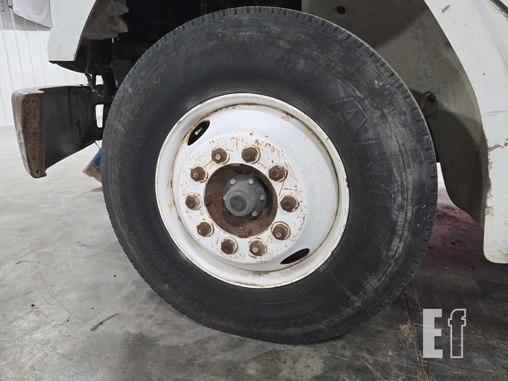 1994-freightliner-fl70-image-17