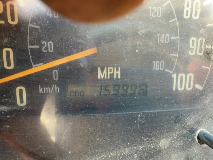 2002-isuzu-npr-hd-image-20