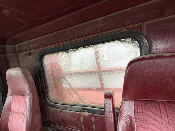 1999-freightliner-fld112-image-18