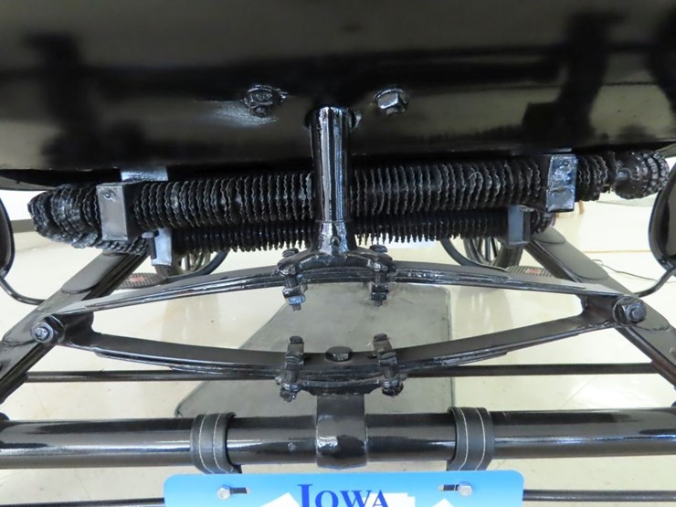 1902-curved-dash-oldsmobile-runabout-image-6