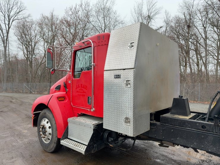 2005-kenworth-t300-image-13