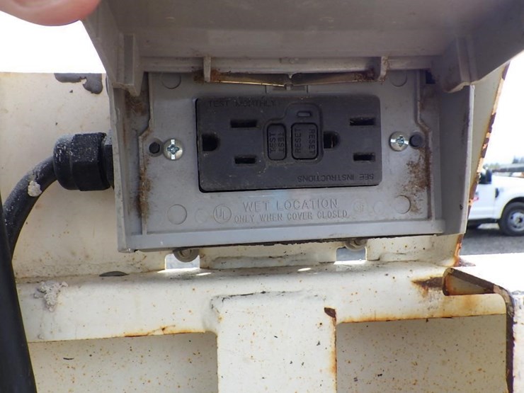 2016-jlg-3246es-image-10