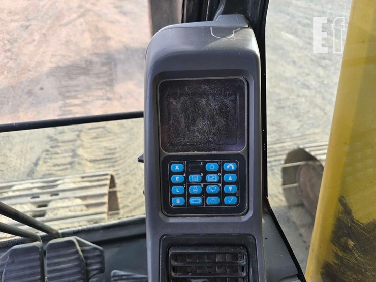 komatsu-pc228us-lc-3n0-image-20