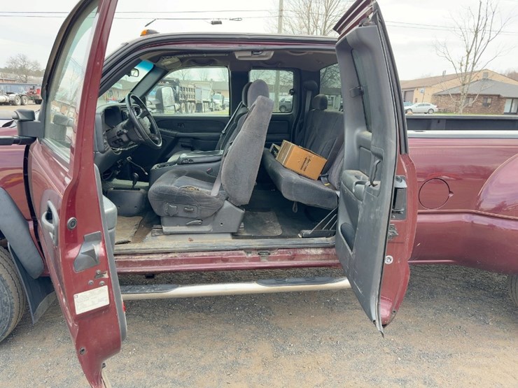 2001-chevrolet-silverado-3500-image-15