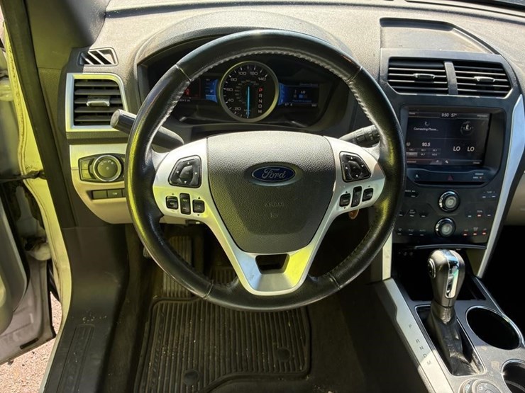 2012-ford-explorer-image-15