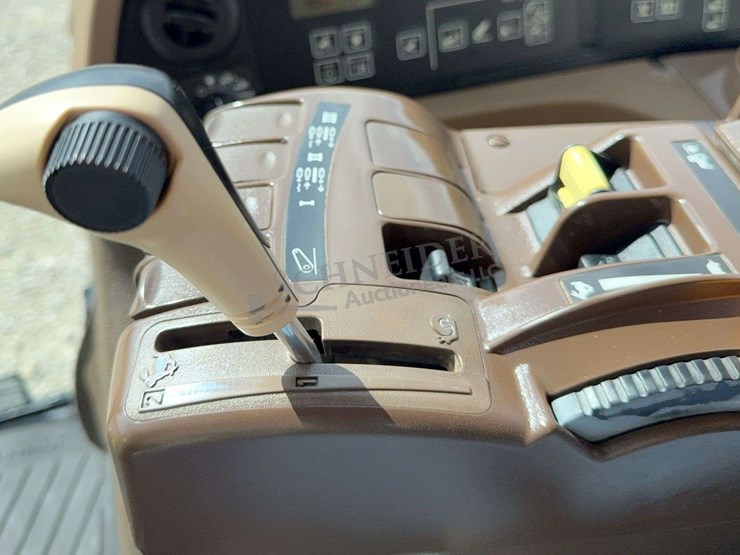 john-deere-200-image-80