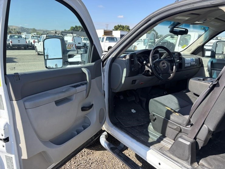 2012-gmc-sierra-3500-image-12