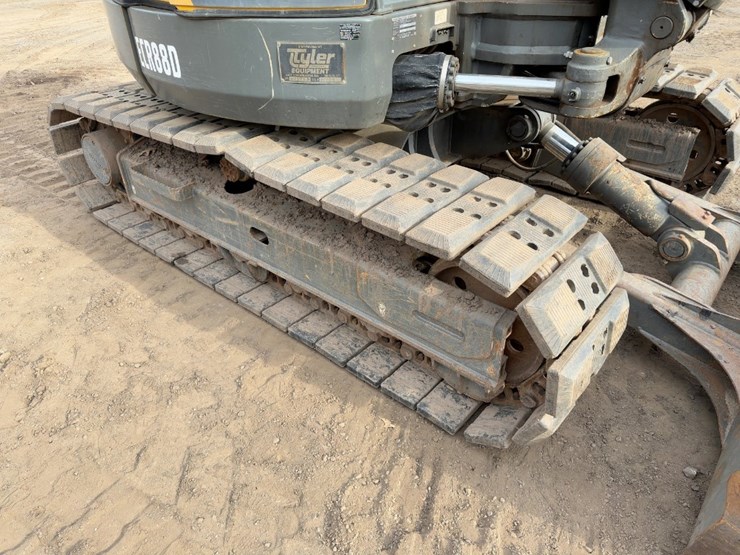 2016-volvo-ecr88d-image-19