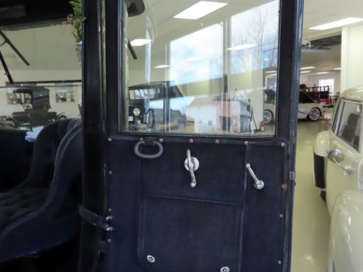 1918-detroit-model-74-brougham-electric-car-image-34