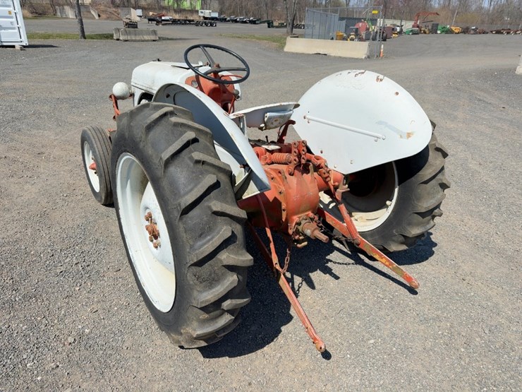 ford-tractor-image-3