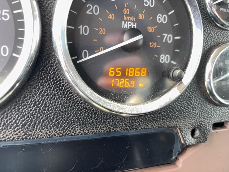 2013-peterbilt-388-image-21