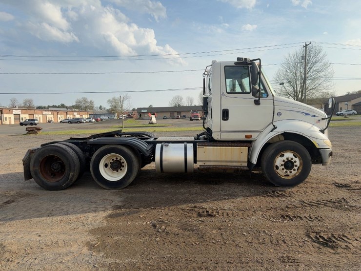 2015-international-8600-image-6