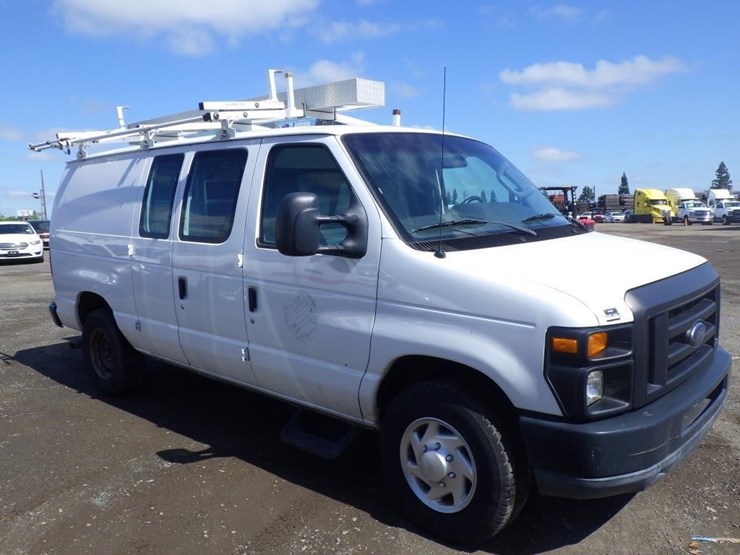 2011-ford-cargo-image-2