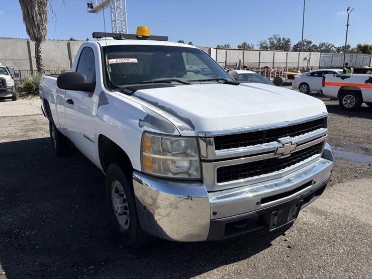 2008-chevrolet-silverado-2500-image-2