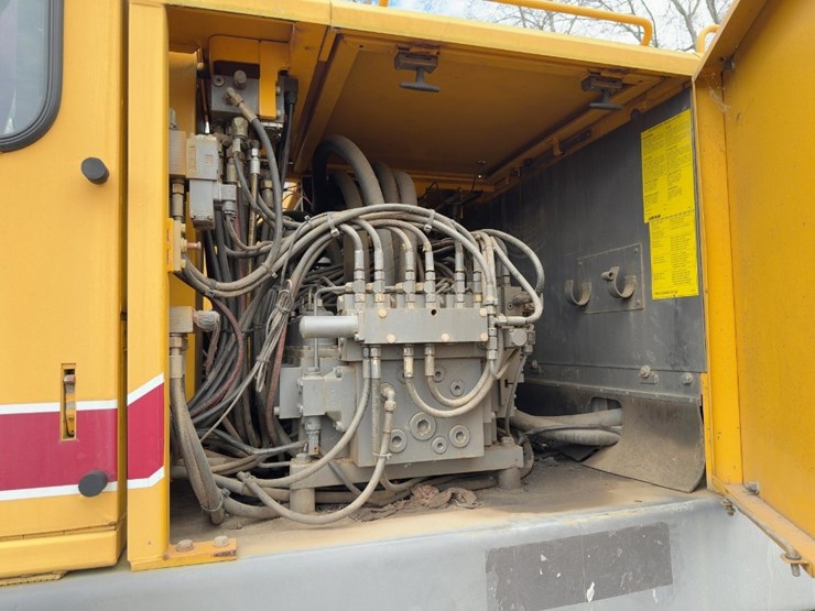 1994-akerman-ew200-image-23