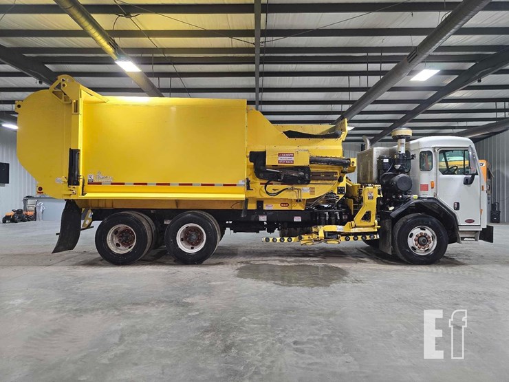 2018-peterbilt-320-image-6