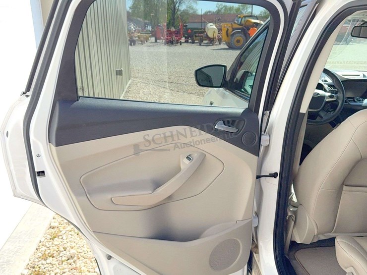 2014-ford-escape-titanium-image-40