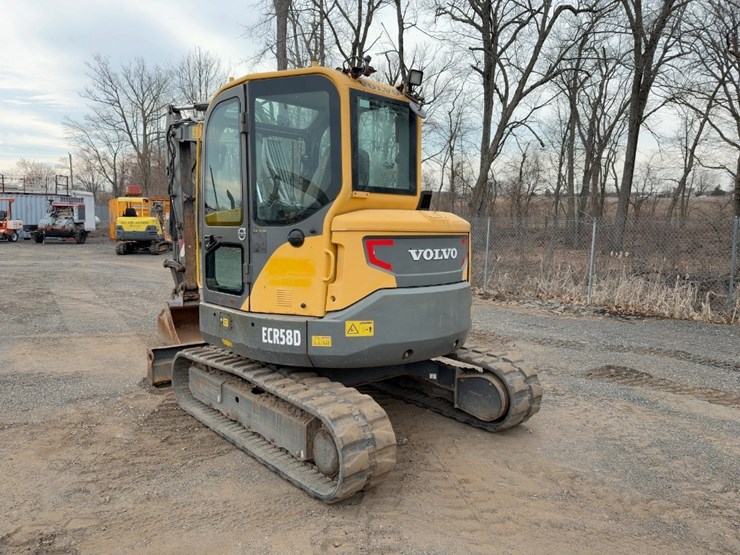 2014-volvo-ecr58d-image-3