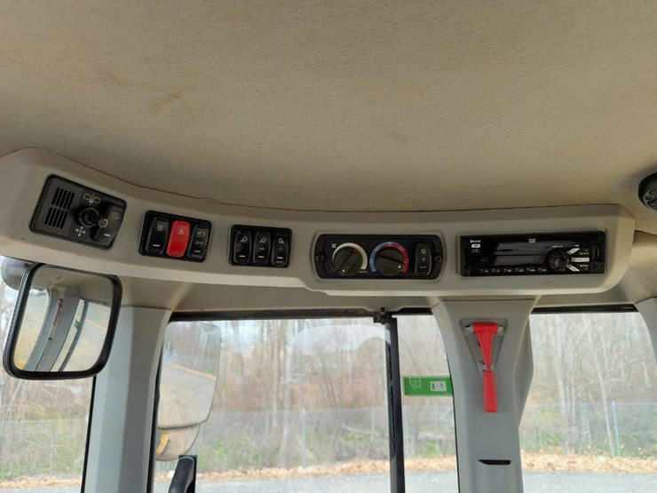 2016-caterpillar-938m-image-24