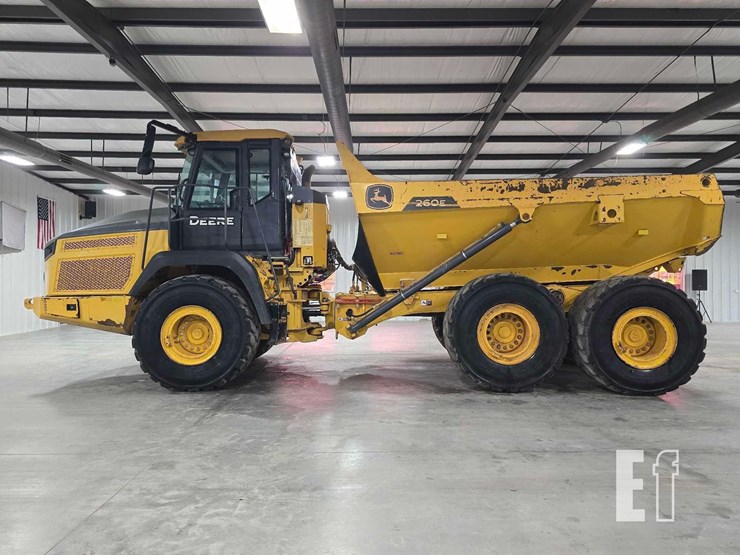 2021-deere-260e-image-5