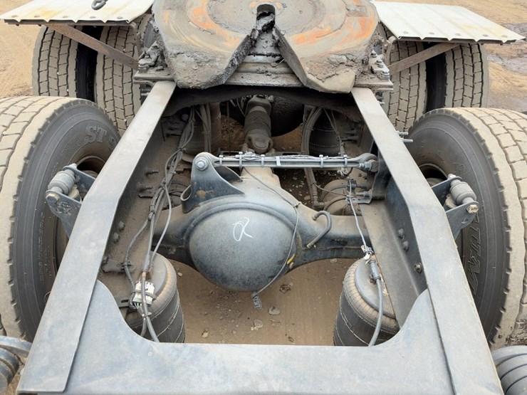 2018-mack-pinnacle-cxu613-image-18