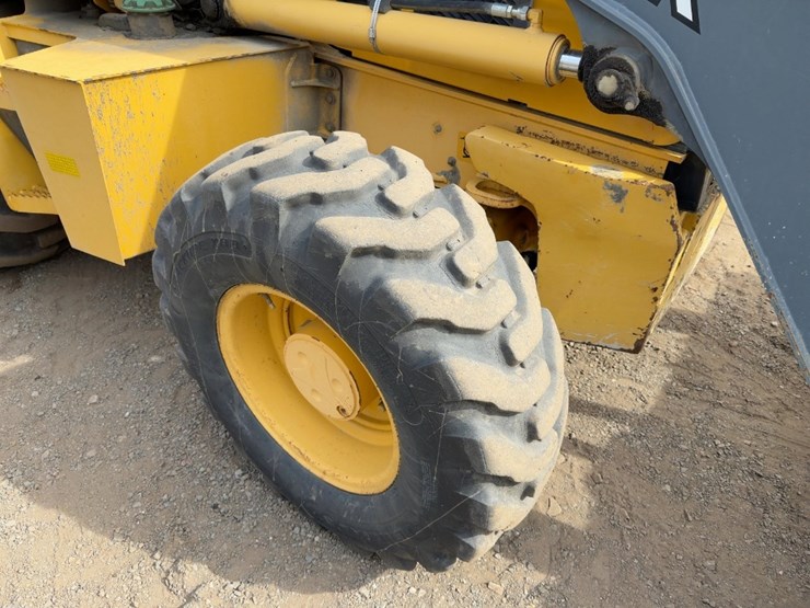 2012-deere-410k-image-10