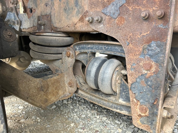 2010-massey-ferguson-8-image-28