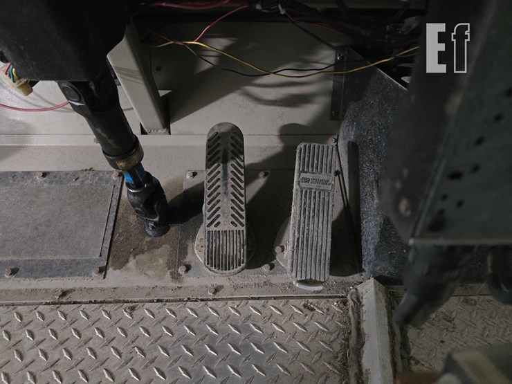 1996-oshkosh-t1500-image-11