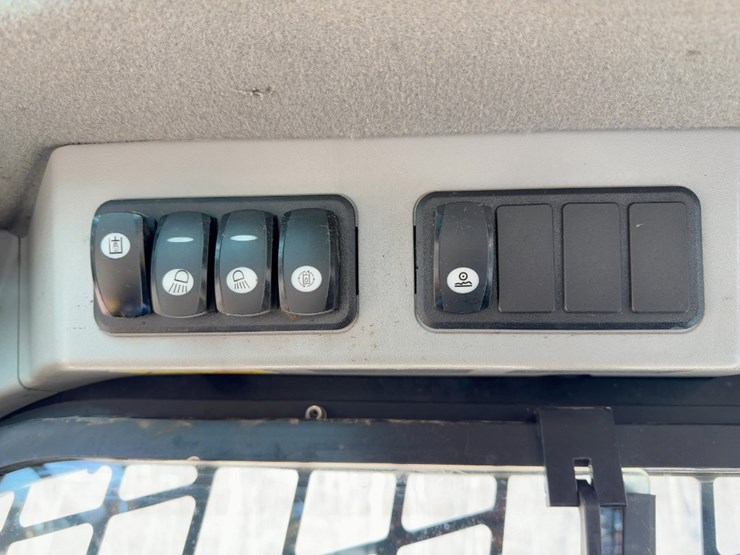 2019-caterpillar-272d2-image-21