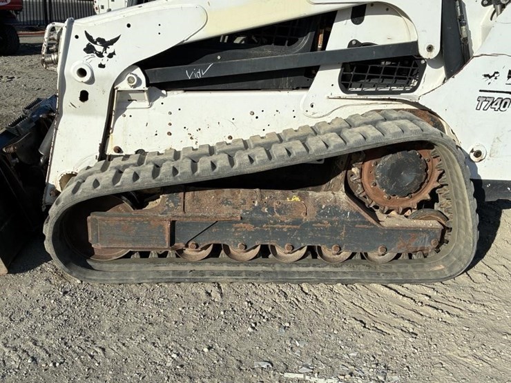 2018-bobcat-t740-image-10