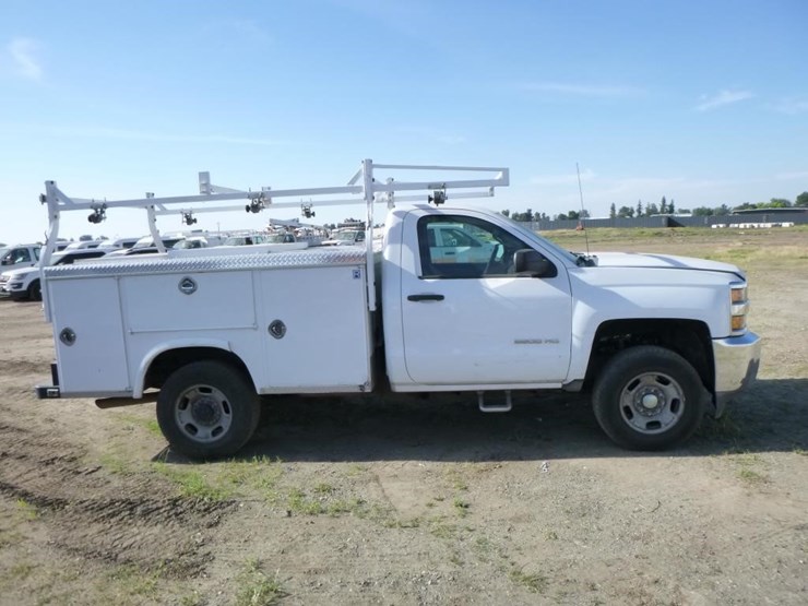 2017-chevrolet-2500hd-image-15