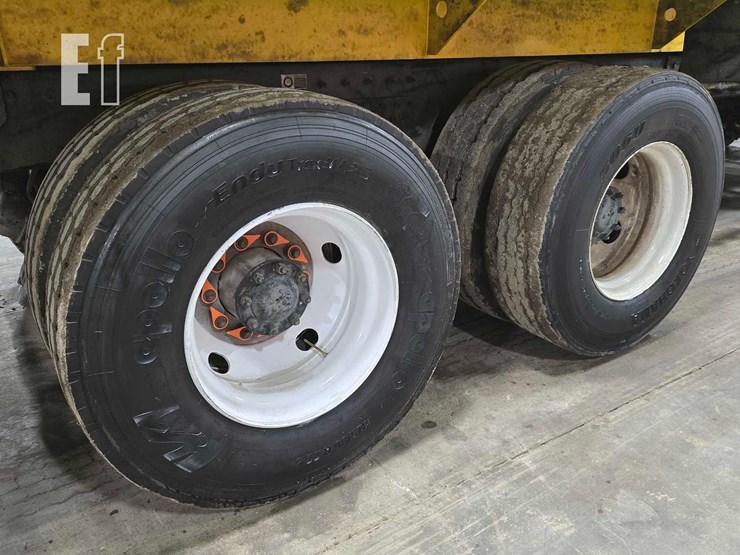 2018-peterbilt-320-image-33