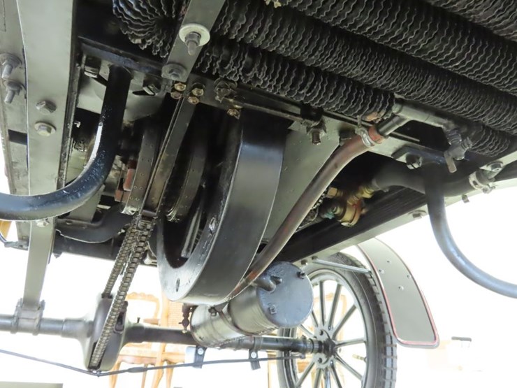 1902-curved-dash-oldsmobile-runabout-image-31