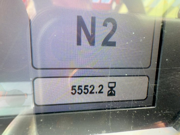 2016-jlg-1055-image-17