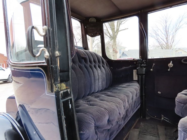 1918-detroit-model-74-brougham-electric-car-image-14