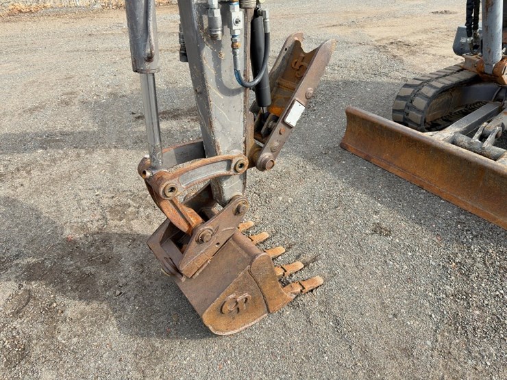 2004-volvo-ec35-image-13