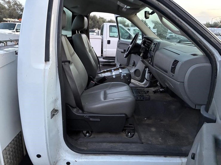 2011-chevrolet-2500-image-9