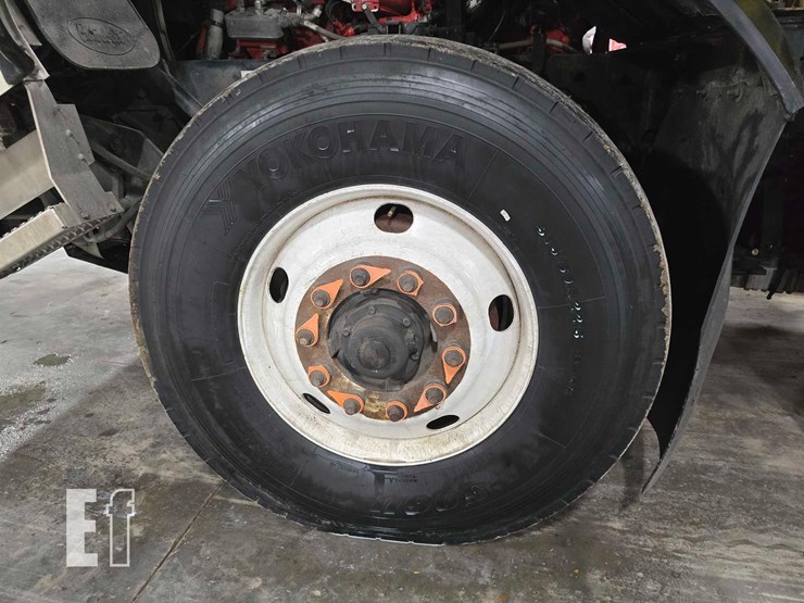 2018-peterbilt-320-image-29