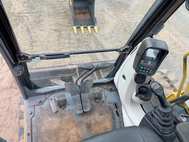 2017-kobelco-sk75sr-3e-image-30