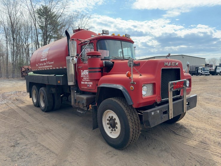 1983-mack-rd685s-image-7