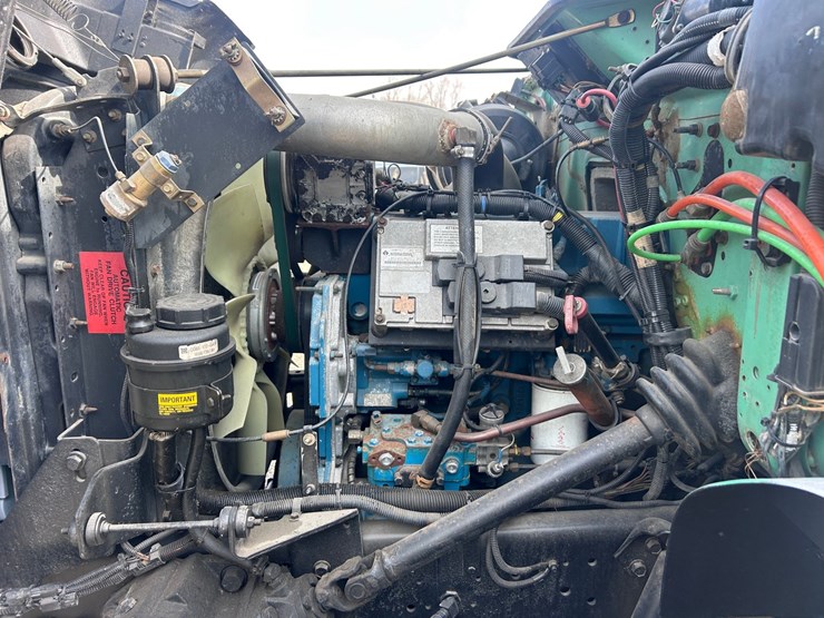 #1008-•-international-cab-and-chassis-image-61