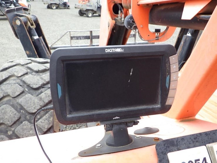 2011-jlg-10054-telescopic-reach-lift-image-34