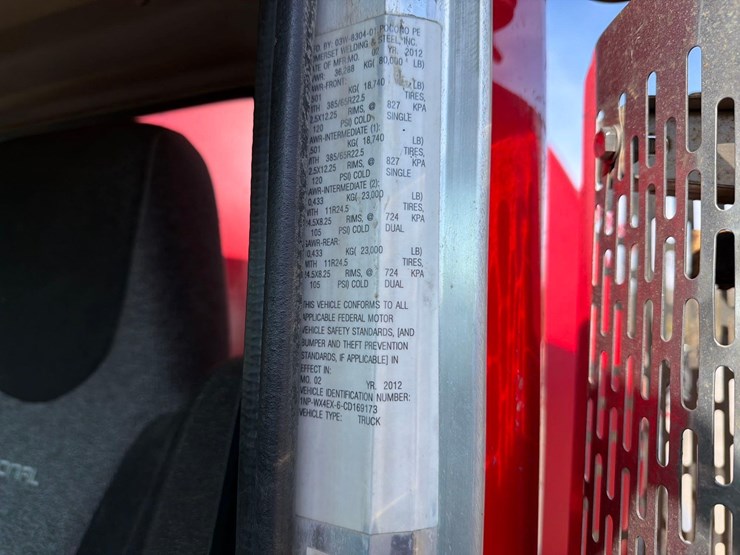 2012-peterbilt-389-image-32