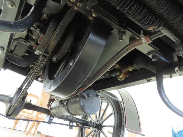 1902-curved-dash-oldsmobile-runabout-image-33