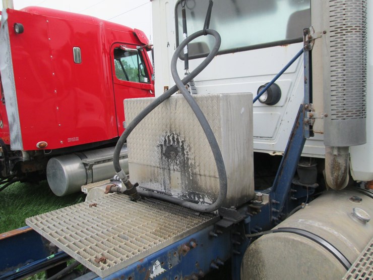 #46168-•-inop-2006-mack-613-vision-t/a-daycab-truck-tractor-1m1ak06yx6n010204-image-17