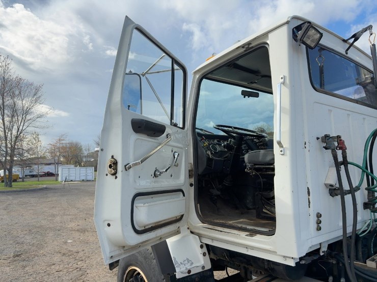 1987-ford-l9000-image-22